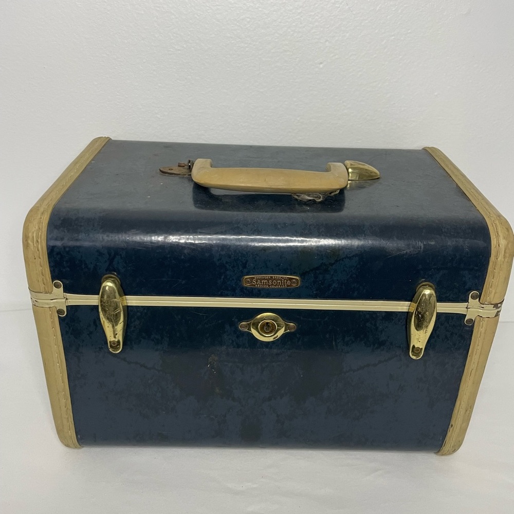Vintage train case sampsonite
